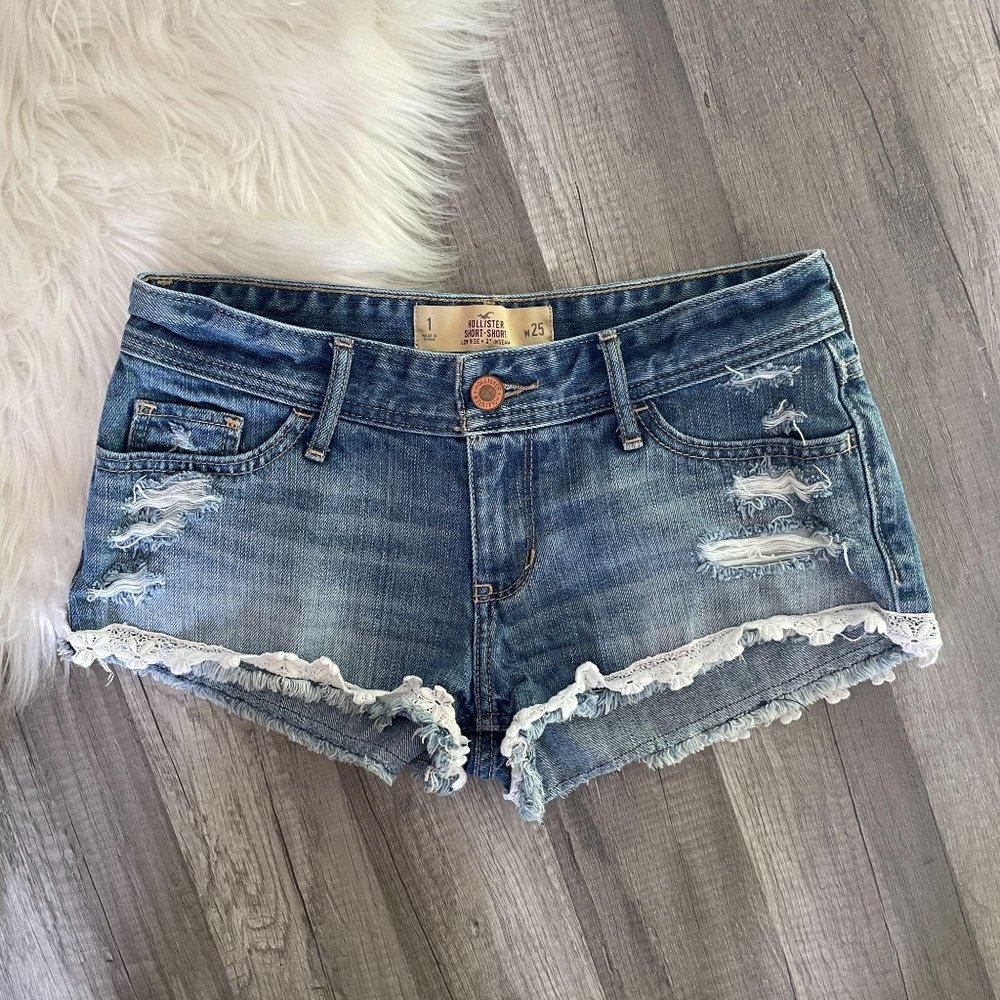 3/$35 ⭐️Hollister Low Rise Distressed Jean Shorts